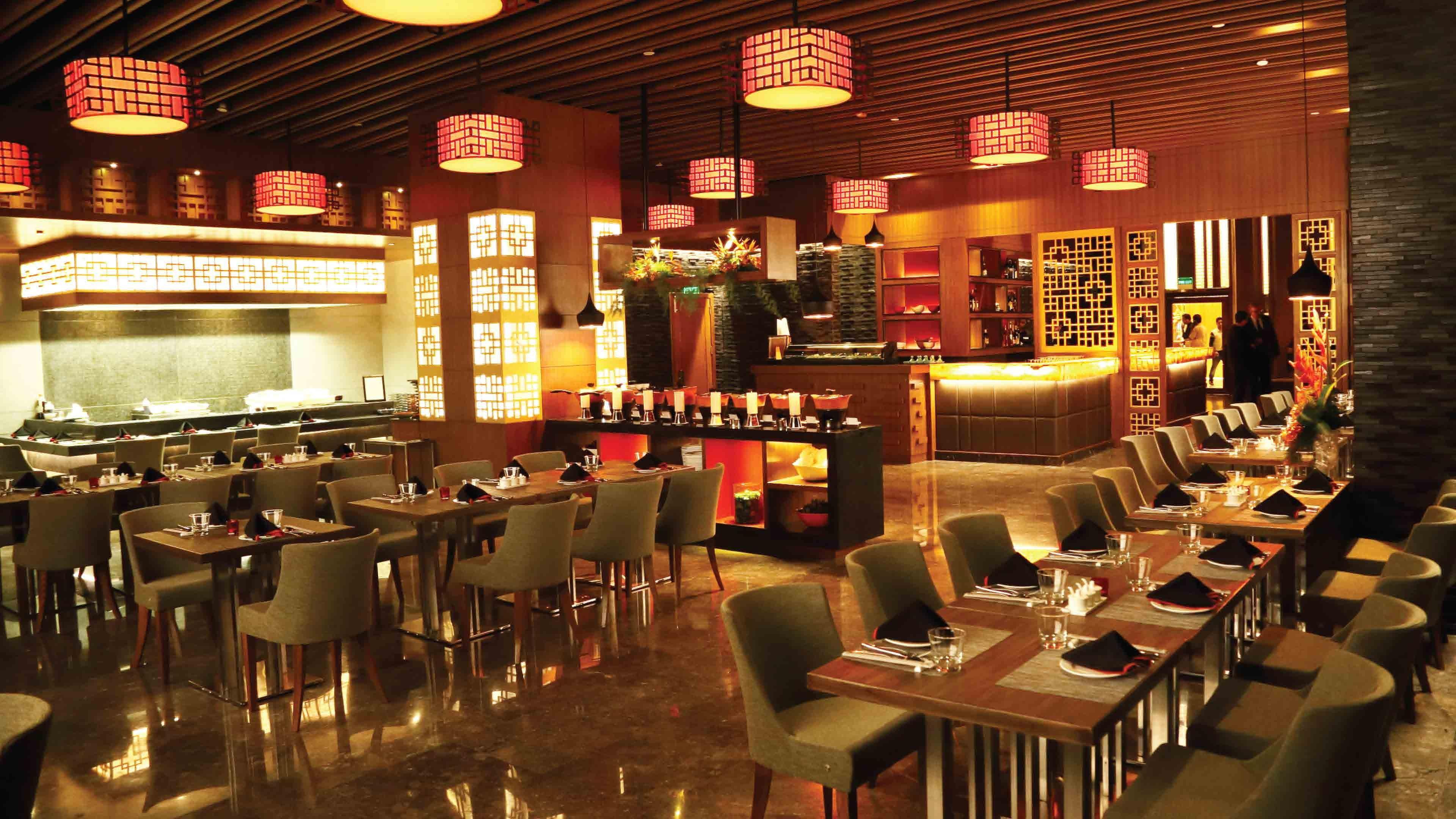 Holiday Inn New Delhi Mayur Vihar Noida By Ihg Exterior foto The interior of the restaurant