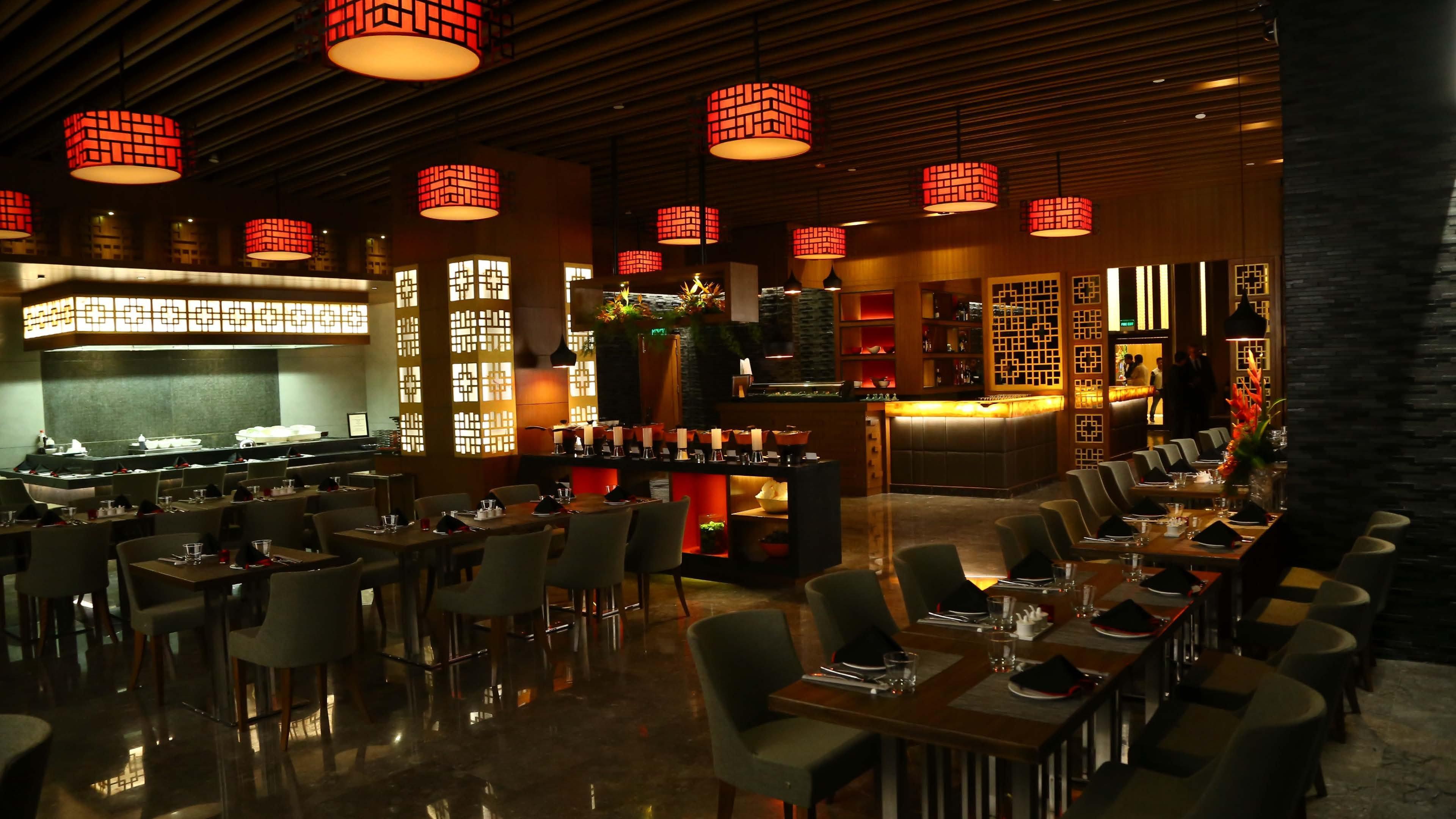 Holiday Inn New Delhi Mayur Vihar Noida By Ihg Exterior foto The interior of the restaurant