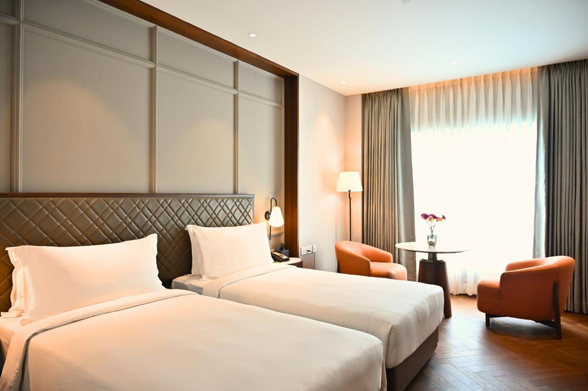 Holiday Inn New Delhi Mayur Vihar Noida By Ihg Exterior foto